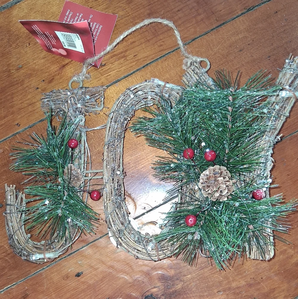 Kohl's Green and Red 'JOY' Pine and Berry Door Accent